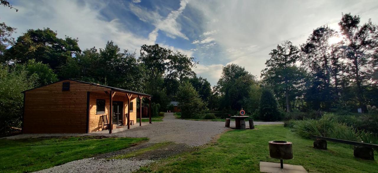Kingfisher Cabin - Wild Escapes Wrenbury Off Grid Glamping - Ages 12 And Over Baddiley Exterior foto